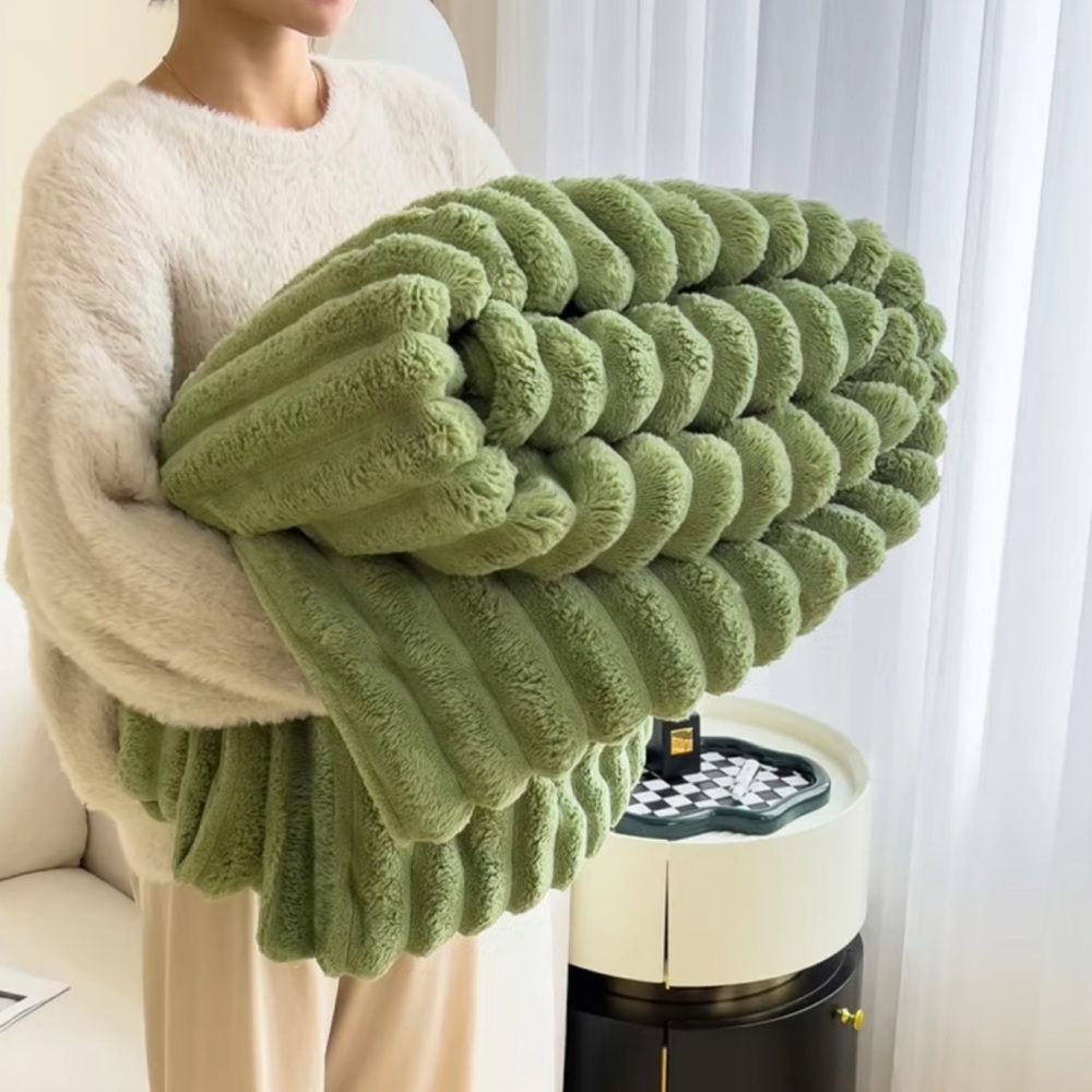 Ultra Soft Blanket Ultra Soft Lightweight Blanket King Size (90x104 inch) New - Picture 3 of 7
